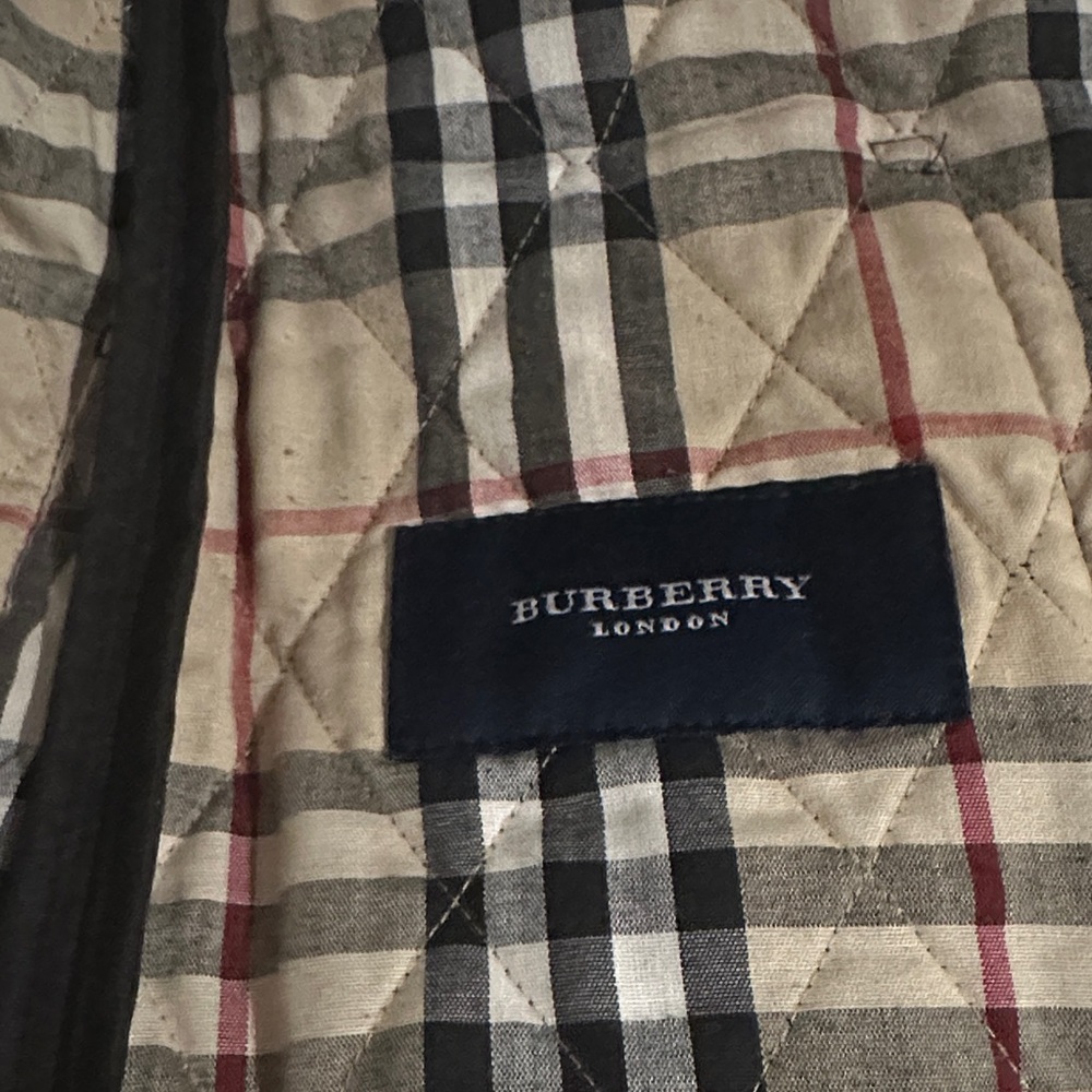 Burberry Black Quilted Utility Jacket with Signature Check Lining - Picture 2 of 8